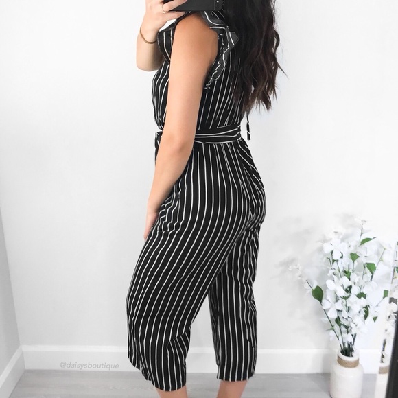 ❤️SALE❤️ black and white wrap cropped jumpsuit - Picture 5 of 5
